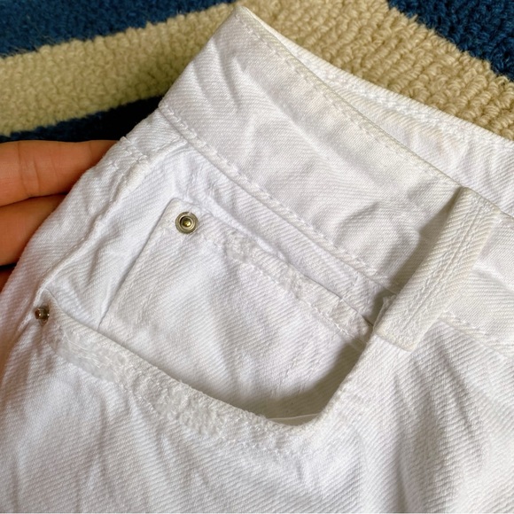 π ZARA WHITE HIGH WAIST DISTRESSED RAW HEM JEANS! - Picture 14 of 16